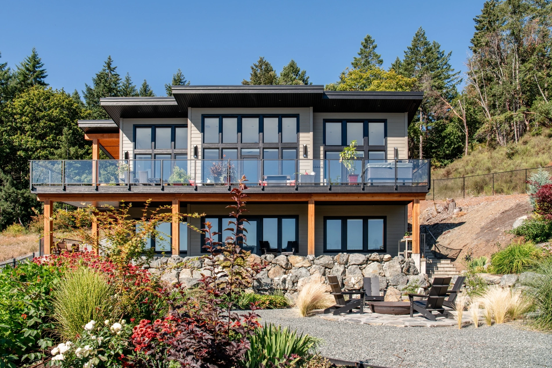 featured image for portfolio project "West Coast Modern"